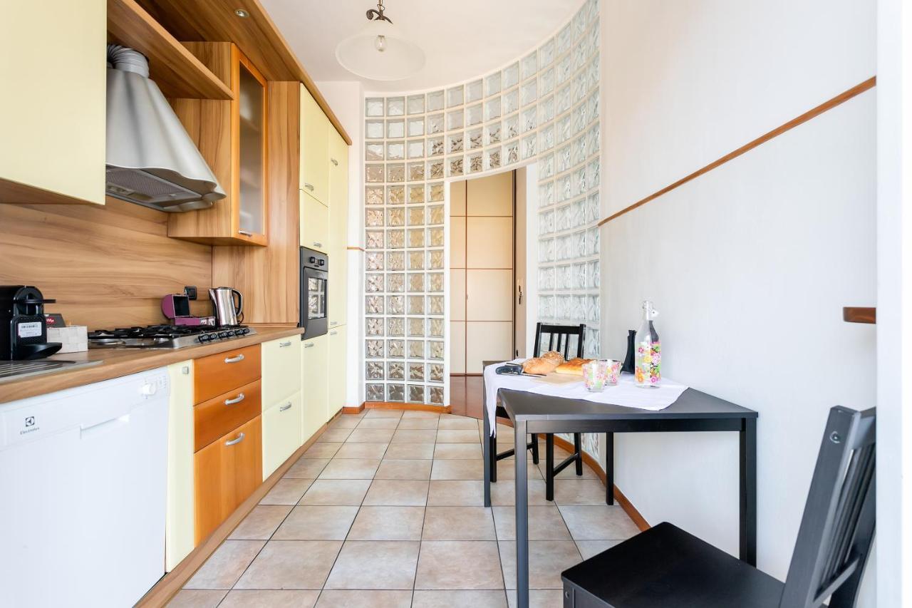 Santa Chiara Apartment By Myhomein코모 외부 사진