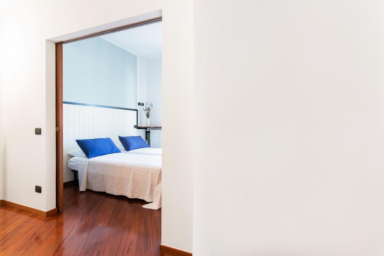 Santa Chiara Apartment By Myhomein코모 외부 사진