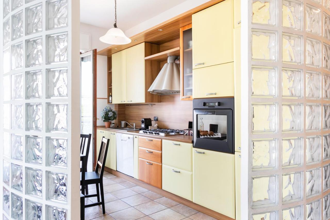 Santa Chiara Apartment By Myhomein코모 외부 사진
