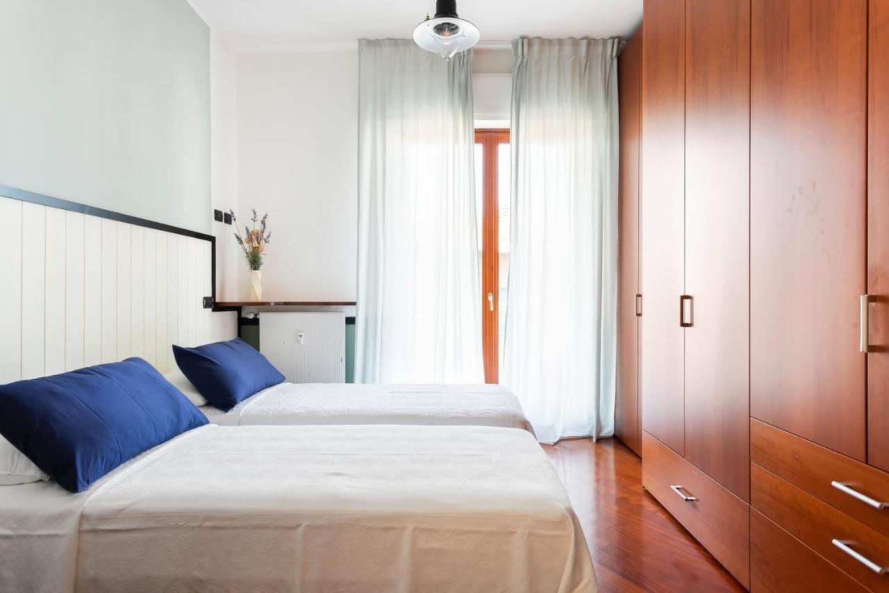 Santa Chiara Apartment By Myhomein코모 외부 사진