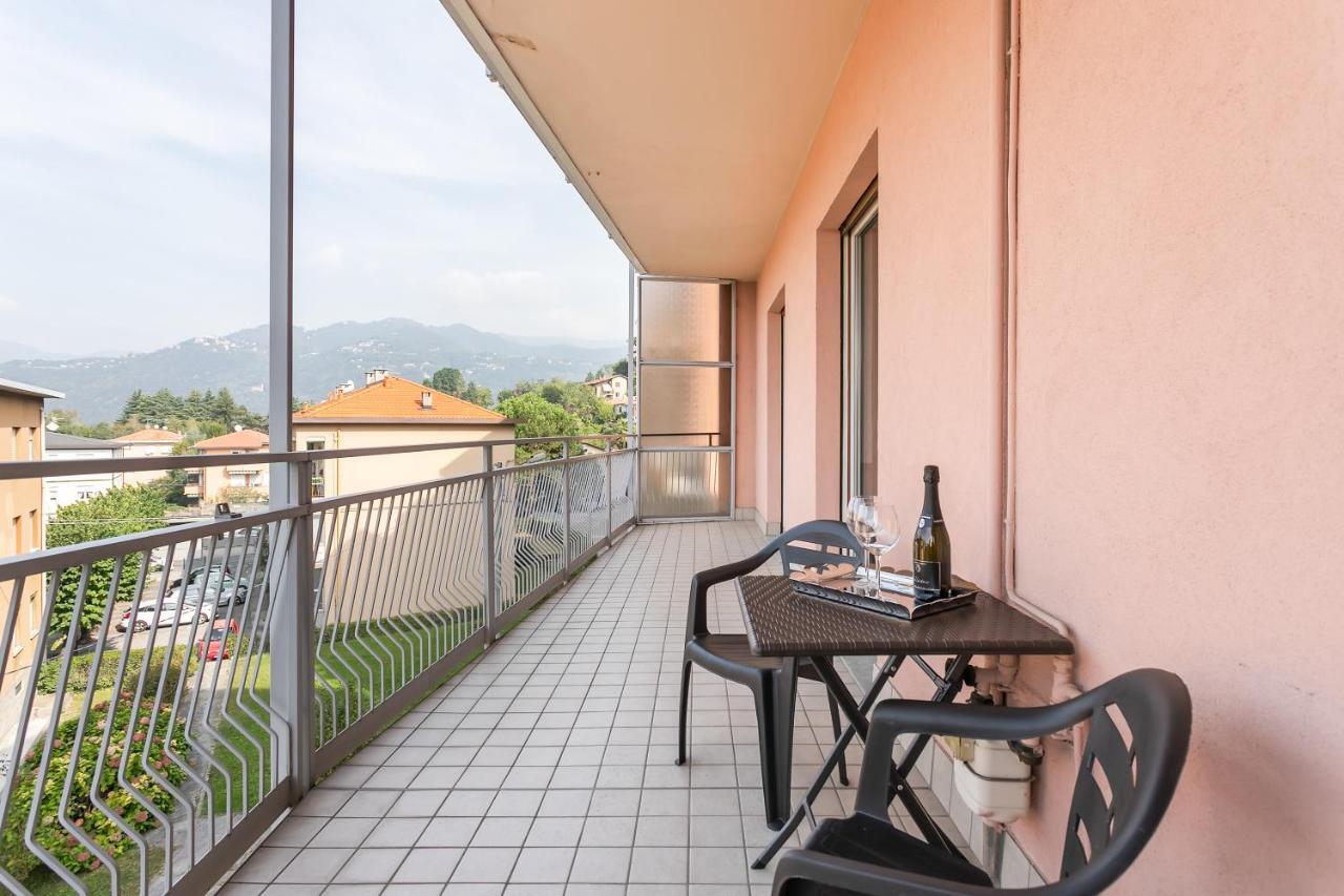 Santa Chiara Apartment By Myhomein코모 외부 사진