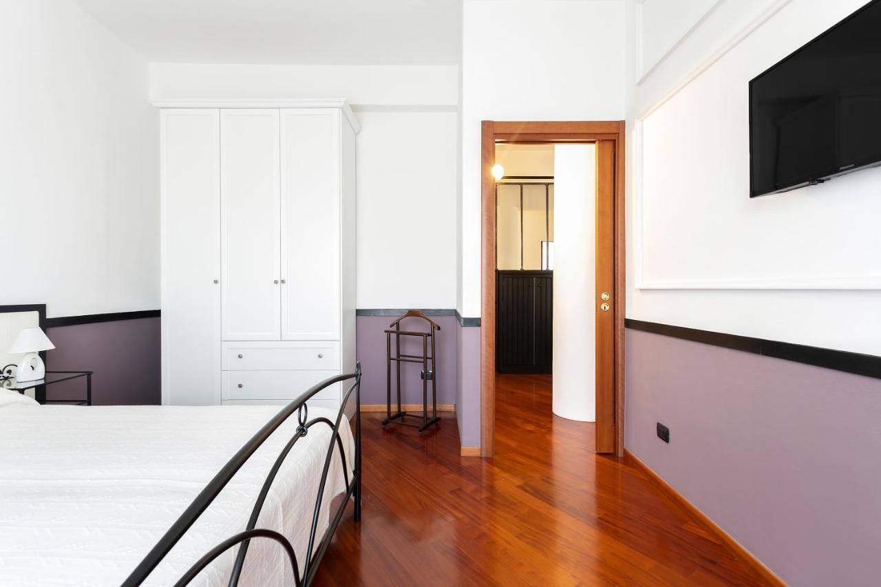 Santa Chiara Apartment By Myhomein코모 외부 사진