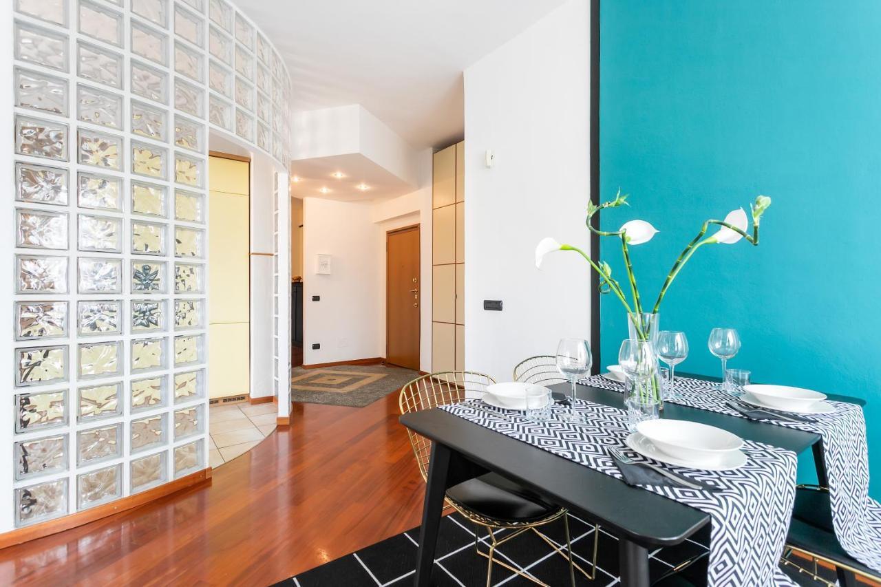 Santa Chiara Apartment By Myhomein코모 외부 사진
